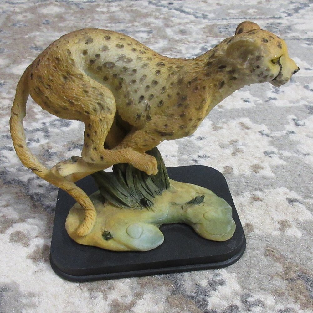 Southwestern Reflection Collection Cheetah Figure